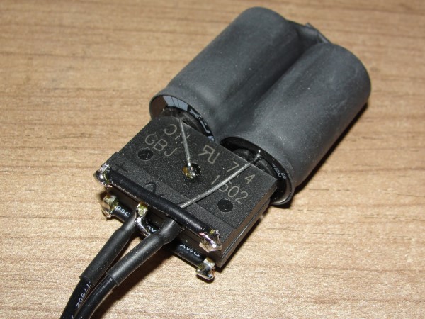 Compact "DC blocker" connections